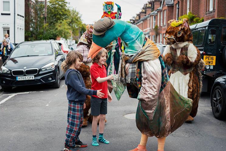 kids shaking hands with ducks